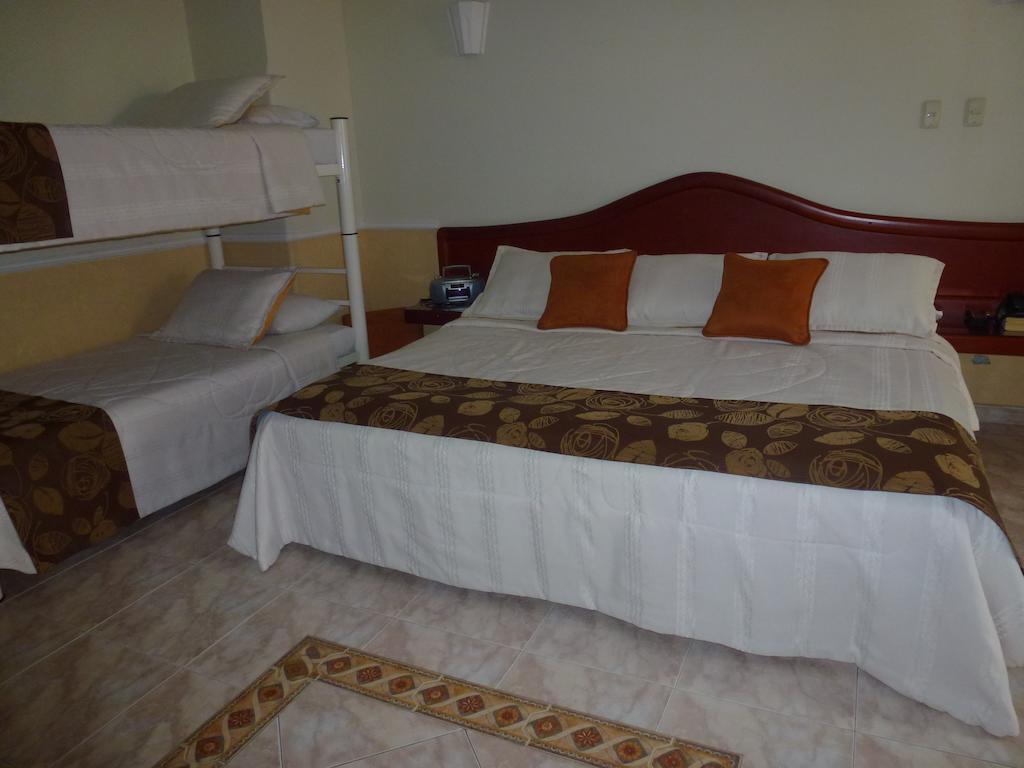 Hotel San Nicolas Bucaramanga Szoba fotó